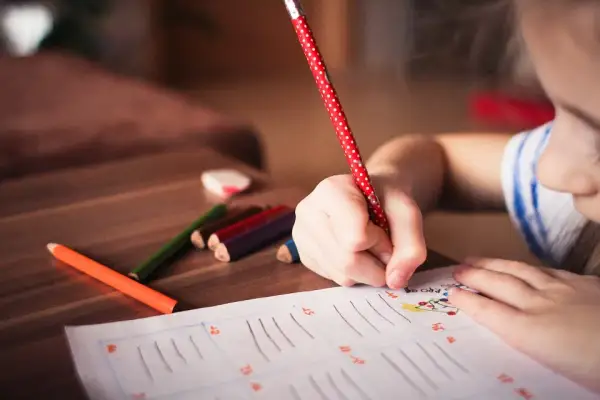 Skuteczne zajęcia z koncentracji dla dzieci, które poprawią uwagę